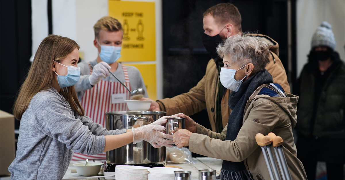 a dental tem volunteers together